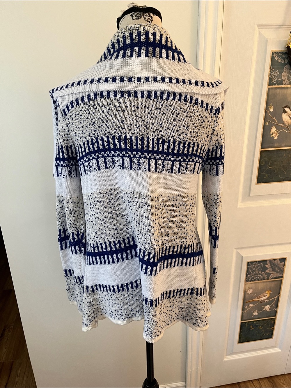 🍎Source Unknown White and Navy Blue Striped Open Front Cardigan - Picture 4 of 9